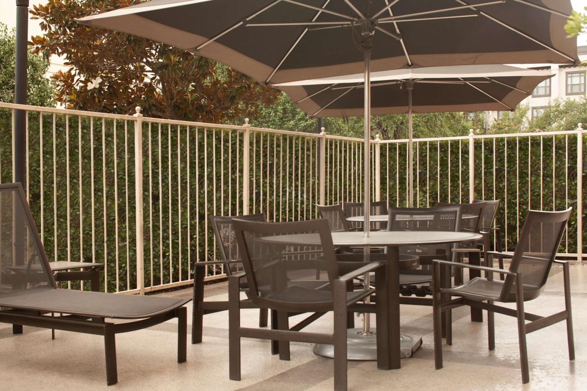 Embassy Suites By Hilton Houston Near The Galleria Exterior foto