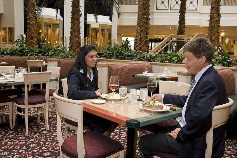 Embassy Suites By Hilton Houston Near The Galleria Restaurant foto